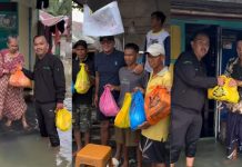 Sultan Khairul Saleh dan Kesultanan Banjar Bagikan Bantuan Sembako ke Warga Terdampak Banjir di Desa Alalak Padang