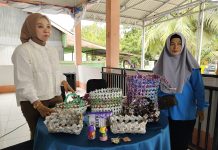Olah Sampah Plastik Jadi Kerajinan Bernilai Ekonomi, Produk Warga Desa Muara Jaya Laku Dijual di Aplikasi Online