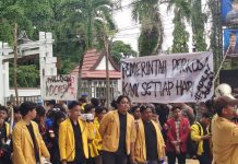 Mahasiswa BEM se-Kalsel Gelar Aksi "Darurat Pendidikan" di Depan Kantor DPRD Kalsel