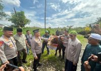 Kapolda Kalsel Serahkan Bantuan Seekor Sapi Simental 600 Kg untuk Haul Guru Zuhdi