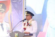 Bupati Tanah Laut Haji Rahmat Disorot di Acara Penyambutan karena Video Viral Pundaknya Ditepuk Presiden Prabowo