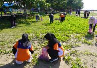 Peringati HPSN 2025, SMAN 1 Kusan Hilir Gelar Aksi Bersih-bersih Pantai Pagatan