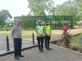 Anggota Satlantas Polres Tanah Laut Berbaur Bersama Warga di RTH Kijang Mas Permai