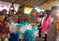 Kapolda Kalsel Salurkan Bantuan Korban Banjir di Desa Munggu Raya