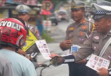 Hari Kedua Operasi Keselamatan Intan 2025, Sat Lantas Polres Tapin Bagikan Brosur