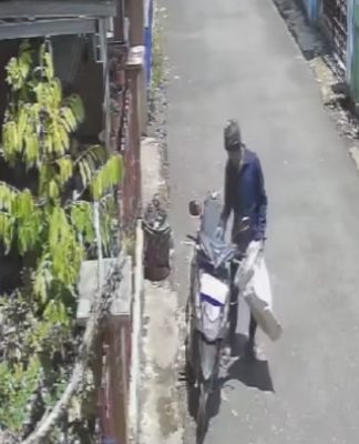 Pencurian Sepeda Motor di Jalan Cendrawasih Banjarmasin Terekam CCTV