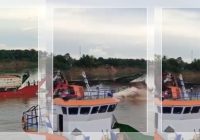 Detik-detik 2 Truk Tercebur ke Sungai di Kutai Kartanegara, Diduga Akibat Kelalaian di Kapal LCT