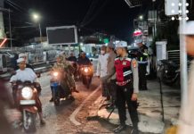 Polres Banjar Turunkan Personel Amankan Tarawih di Musala Ar Raudhah Sekumpul dan Masjid Al Karomah Martapura