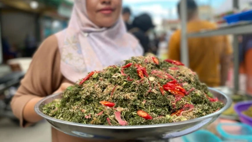 Sambal oen peugaga khas Aceh diserbu pembeli saat bulan puasa. (NU Online)