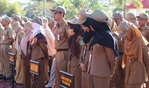 ASN Pemkab Tanah Bumbu mengikuti apel pagi. (wartabanjar.com)