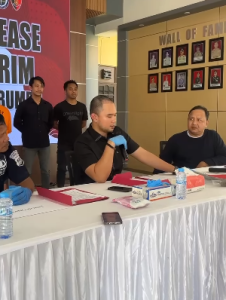 Konferensi pers pengungkapan tiga kasus oleh Polres Tanah Bumbu. (wartabanjar.com - Ist. Humas)