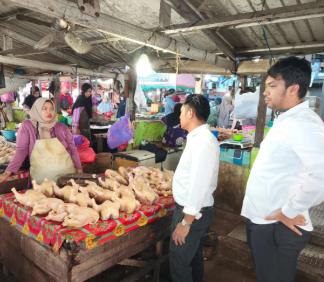 Satreskrim Polres Tala Cek Harga Beras, Telur, Migor Hingga Ikan Kembung di Pasar Tapandang Berseri, Ini Hasilnya