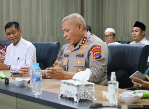 Kapolda Kalsel, Irjen Pol Rosyanto Yudha Hermawan SIK MH, mengunjungi ULM diterima Rektor Prof. Dr. Ahmad Alim Bachri. (wartabanjar.com - Ist. Humas)