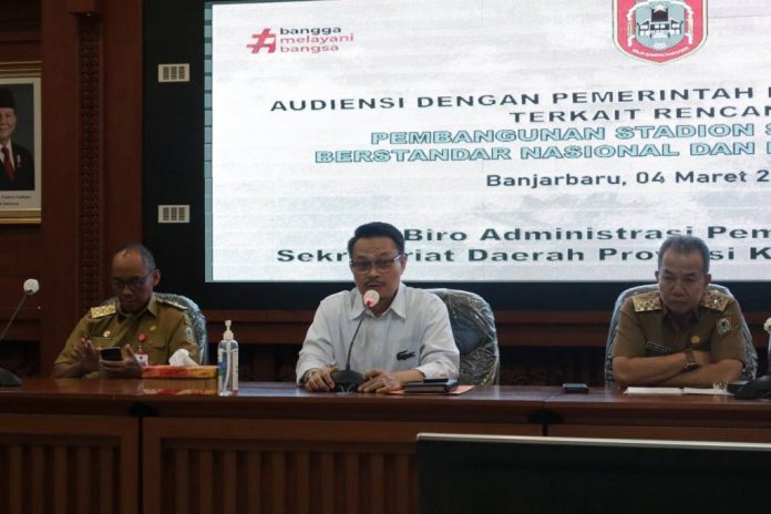 Rapat Pemprov Kalsel dan Pemko Banjarbaru membahas rencana pembangunan stadion sepak bola bertaraf internasional. (wartabanjar.com - Ist. MC Kalsel)