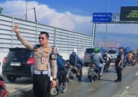 Ratusan Motor Menumpuk di Pintu Tol Akibat Jalan Banjir, Begini Reaksi Polisi
