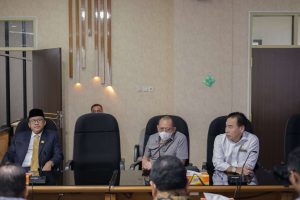 Rapat Komisi I DPRD Kalsel dengan Diskominfo Pemprov Kalsel membahas seleksi KPID. (wartabanjar.com - Ist. Humas DPRD Kalsel)