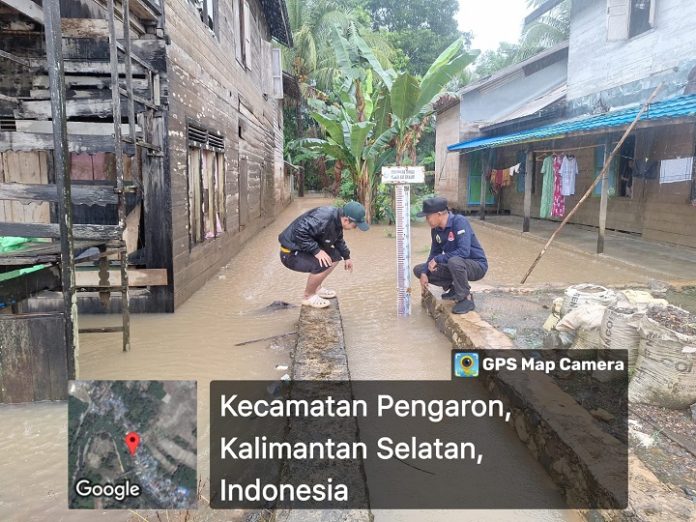 Kondisi ketinggian debit air di sungai Riam Kiwa kawasan Pengaron, Jumat siang. (wartabanjar.com - Ist. Kiriman warga)