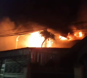 Kebakaran di Komplek Smanda Jalan Pramuka, Banjarmasin Timur, Selasa dini hari. (wartabanjar.com - Ist. Rekanan)