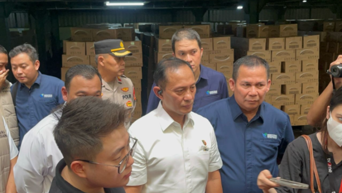 Bareskrim Polri sidak ke produsen MinyaKita di Tangerang, Rabu. (wartabanjar.com - Ist. Divisi Humas Polri)