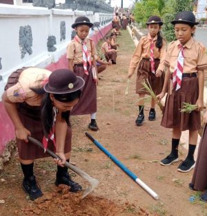 SDN 2 Marga Mulya Benahi Lingkungan Persiapan Ikut Adiwiyata Tanah Bumbu