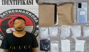 Tersangka MM dan barang bukti sabu yang diamankan Satresnarkoba Polresta Banjarmasin. (wartabanjar.com - Ist. Humas)