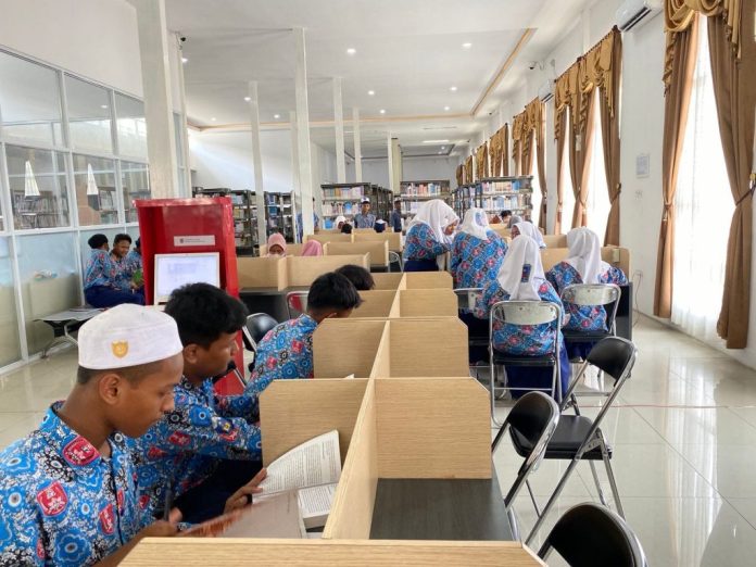 Kunjungan di Perpustakaan Tendean banyak dikunjungi selama Ramadan. (wartabanjar.com - Ist. MC Kalsel)