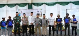 Bupati HST, Samsul Rizal bersama Forkopimda menggelar buka puasa dan bakti sosial di Kejari HST. (wartabanjar.com - Ist. MC HST)