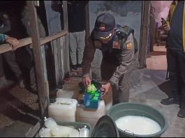 Satpol PP Banjarbaru Sita Ratusan Liter Tuak dari Rumah di Pasar Yon Guntung Guntung Manggis