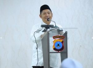 Bupati Samsul Rizal memberikan sambutan pada peringatan Nuzulul Quran yang diselenggarakan Polres HST. (wartabanjar.com - MC HST)