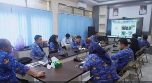 Wakil Bupati HST, H Gusti Rosyadi Elmi mengikuti rakor secara virtual dengan Kemendagri. (wartabanjar.com - Ist. MC HST)