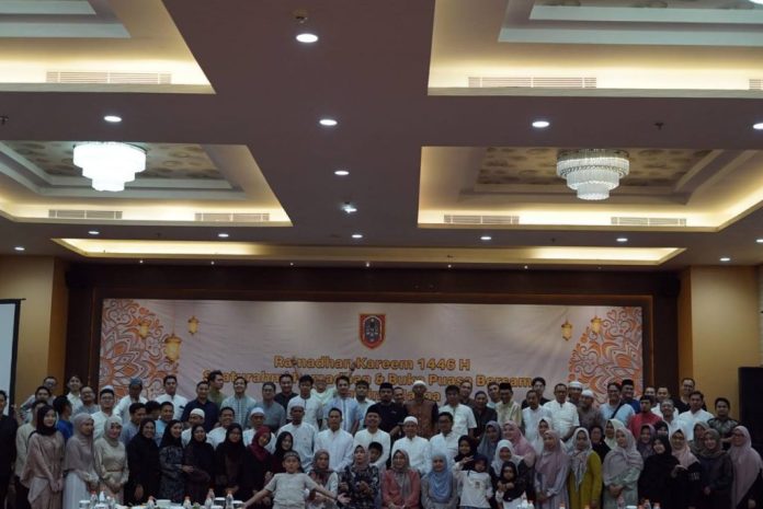 Berbuka puasa bersama jajaran Bina Marga Dinas PUPR Provinsi Kalsel. (wartabanjar.com - Ist. MC Kalsel)