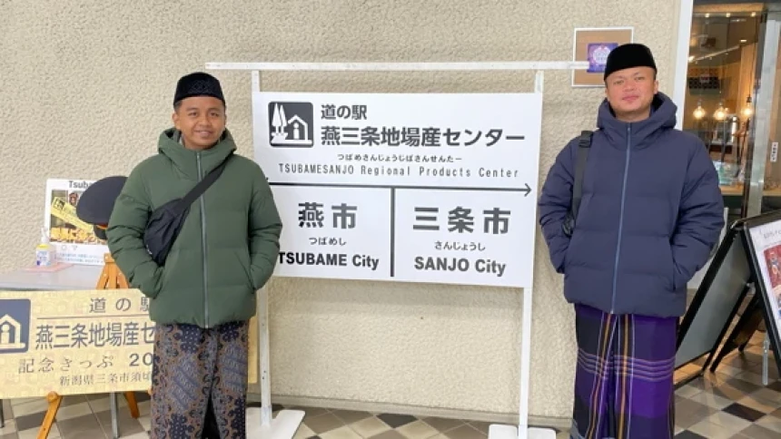 Dai Indonesia Ustadz Ulin Nuha Karim dan sahabatnya di Jepang. (wartabanjar.com - Dok. Pribadi via NU Online)