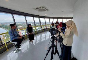 Dinas PUPR Kalsel mengadakan talk show di Tugu 0 Km Banjarmasin, Senin. (wartabanjar.com - Ist. MC Kalsel)