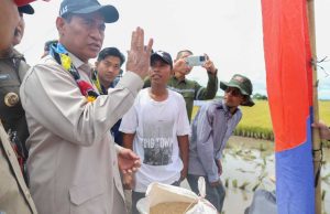 Mentan Amran Sulaiman ke Maluka Baulin, Tanah Laut. (Istimewa)