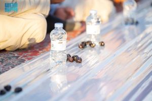 Sajian berbuka puasa di dua masjid suci pada paruh pertama Ramadan sudah mencapai 11 juta paket dibagikan. (SPA)