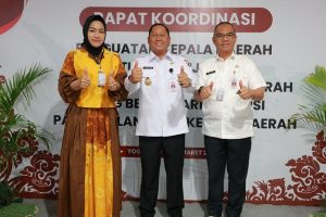 Bupati Batola, H Bahrul Ilmi (tengah), mengikuti Rakor KPK di Yogyakarta. (wartabanjar.com - Ist. Zul)
