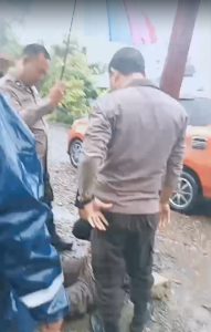 Terduga pelaku perampokan berhasil ditangkap. (wartabanjar.com - Ist. Kiriman warga)