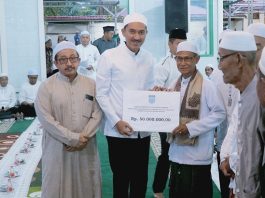 Hujan Deras Warga Antasan Senor Tetap Semangat Hadiri Buka Bersama Bupati dan Wabup Banjar di Masjid Jami Ar-Riyadh