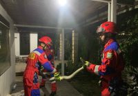 Hiii, Saat Hendak Sahur Rizki Kaget Ada Piton Sepanjang 4,5 Meter di Plafon Dapur