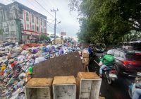Tumpukan Sampah Bikin Jalan Veteran Macet, Warga Keluhkan Minimnya Armada Pengangkut