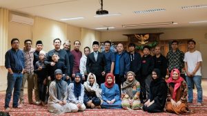 Dai Rahmat Taufik Sipahutar berada di antara komunitas muslim di Jerman. (wartabanjar.com - Ist. Kemenag)