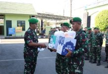 Berikan Ratusan Bingkisan Lebaran, Dandim 1007/Banjarmasin Minta Prajurit Jaga Kebersamaan
