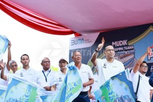 Dirut Pertamina melepas mudik gratis 2025. (wartabanjar.com - Ist. Pertamina)
