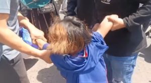 Remaja diciduk petugas piket Macan Resta di Pasar Sudimampir karena melakukan tindakan meresahkan masyarakat, Kamis. (wartabanjar.com - Ist. Macan Resta)