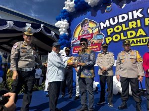 Wagub Kalsel, Hasnuryadi Sulaiman turut memberangkatkan Mudik Gratis Polda Kalsel 2025, Kamis. (wartabanjar.com - Ist. MC Kalsel)