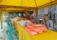 Pengurus Masjid Nurul Huda Km 6 Salurkan Zakat Fitrah Sejak Jumat ke Mustahik