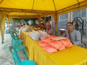Pengurus Masjid Nurul Huda Km 6, Banjarmasin Timur, menerima dan menyalurkan zakat fitrah sejak Jumat lalu. (wartabanjar.com - Ramadan)