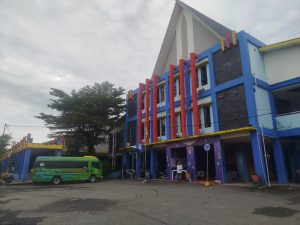 Suasana Teminal Km 6 Banjarmasin terlihat lengang tak ada lonjakan arus mudik meski lebaran tingga satu harilagi, Minggu. (wartabanjar.com - Ramadan)