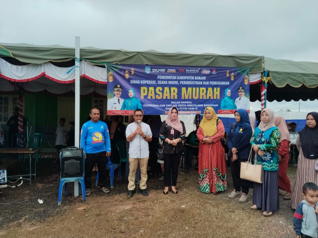 DKUMPP Banjar Jual 200 Paket Sembako dan Gas LPG 3 Kg di Pasar Murah Desa Penggalaman