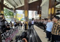 Krisis Sampah Makin Parah, Aliansi Peduli Lingkungan Demo di Balai Kota: "Banjarmasin Marigat!"